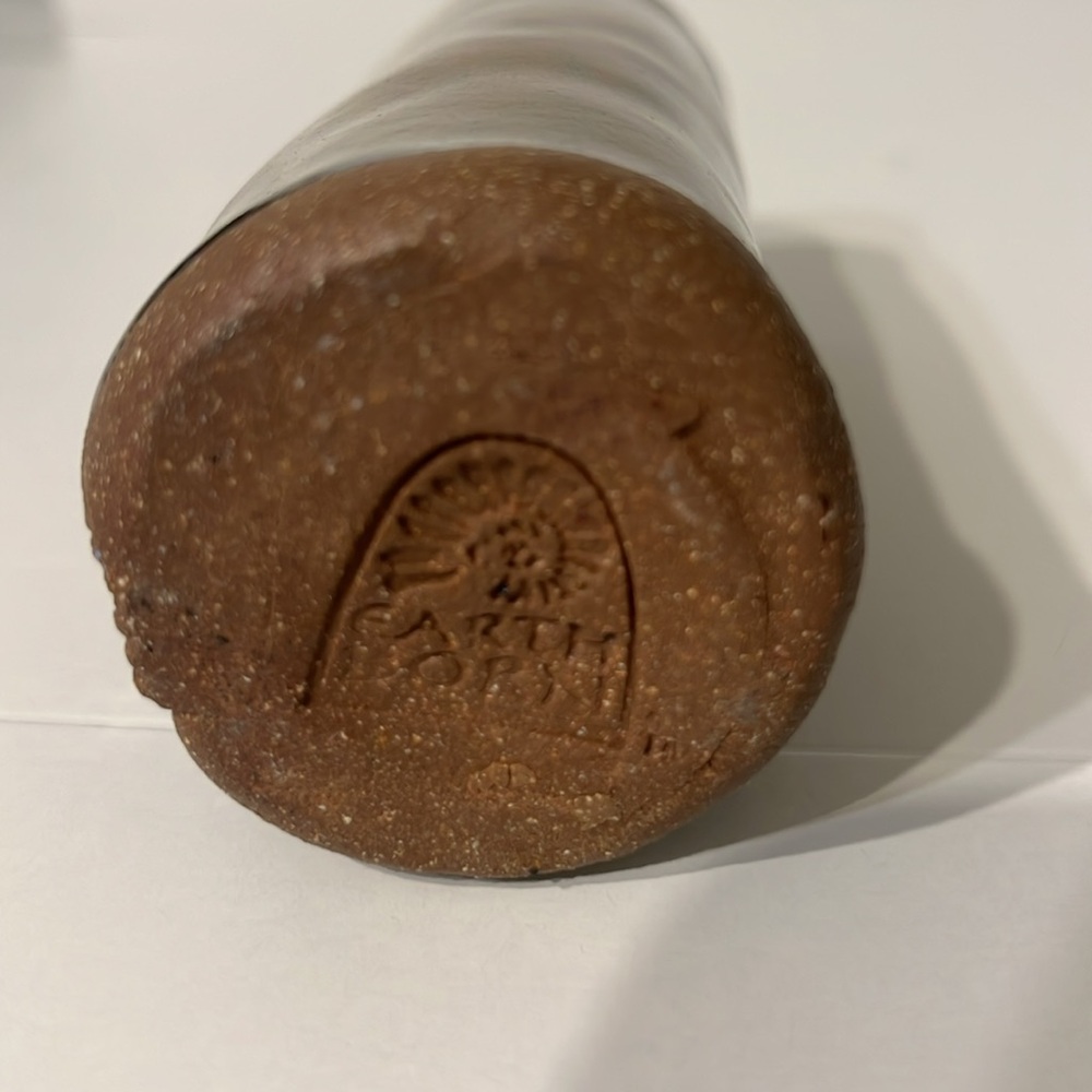 Small Free-form Vase Earthborn pottery - Picture 4 of 5